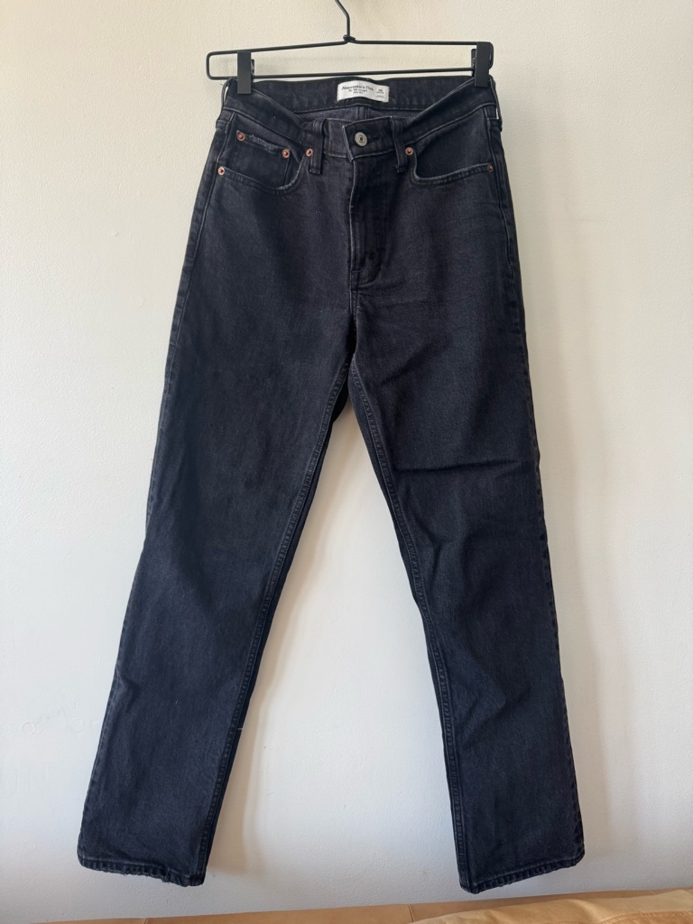 Abercrombie & Fitch 90’s Straight Mid-rise size 26 Black washed denim women’s